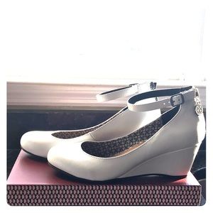 Daisy Fuentes- Tessa wedges- 8M